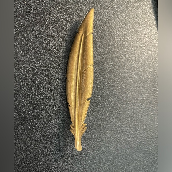 Vintage JJ Jonette Jewelry Feather Brooch Pin Gold Tone Metal Signed - Picture 2 of 3